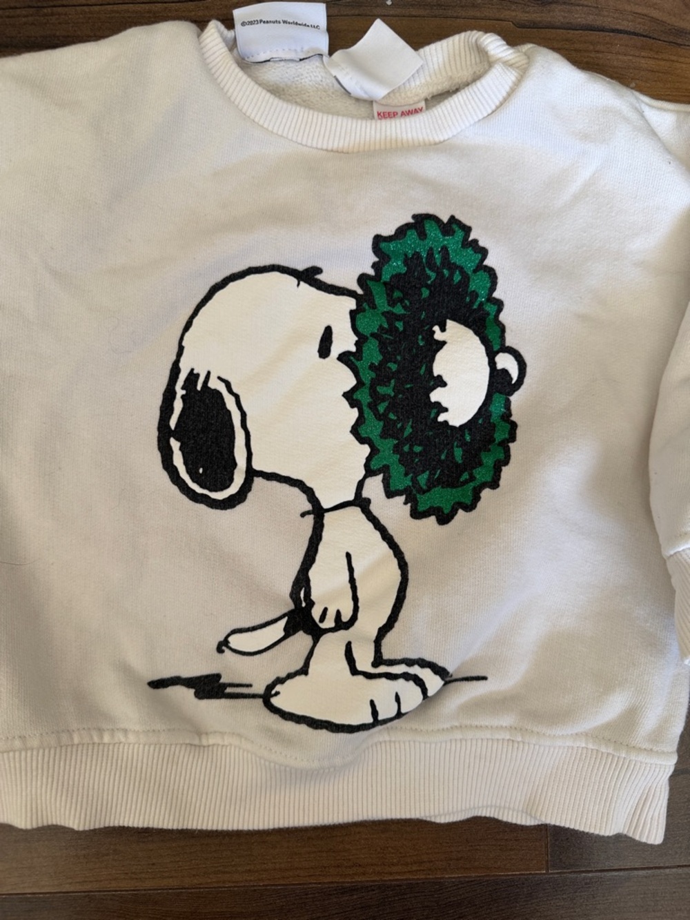 Zara White Kids Snoopy Sweatshirt with Green Wreath Graphic
